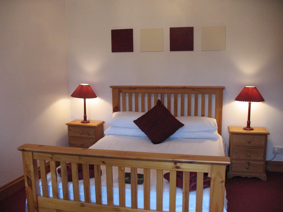 The Jolly Huntsman Hotel Чипенъм Екстериор снимка