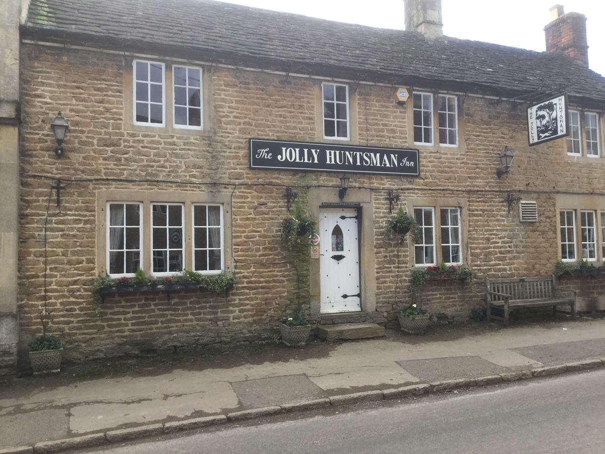 The Jolly Huntsman Hotel Чипенъм Екстериор снимка